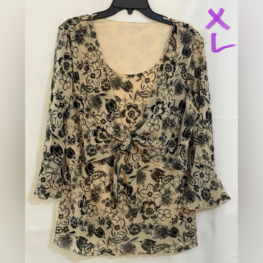 Elegant Floral Women's Blouse in Black and Cream